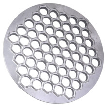 Solidna aluminiowa foremka do pierogów z 61 wnękami. Profesjonalna forma do pierożków i ravioli do domowych kuchni.
