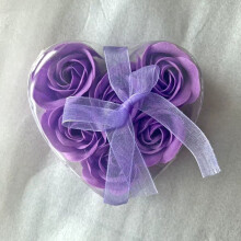 Valentinstagsgeschenk-Set in Herz-Rosen-Box, sechs Farben, künstliche Blumenkollektion, transparenter Behälter, Schleife, romantische