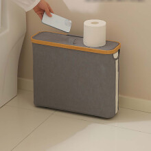 Cesti porta carta in rotolo, contenitori in tessuto grigio, bianco e nero con coperchio in legno, design a piastrelle, esposizione su pavimento,