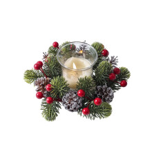 Couronne de Noël avec bougies et fruits rouges