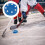 disco hockey su cuffie e rotelle per gioco stradale 6