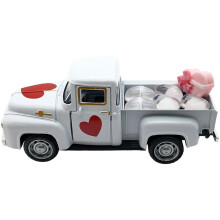 Miniatura de caminhonete vintage com coração, peça retrô para decoração de mesa, item colecionável. Feita em liga metálica.