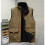 Colete masculino reversível sem mangas com capuz e bolsos. 1