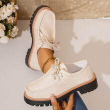 Mocassins femininos vintage com cadarço, em camurça sintética e sola confortável, salto médio, ideais para uso casual ao ar livre ou na rua, nas