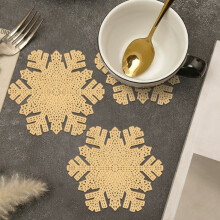 4pcs Arrow Snowflake Coasters – Non-slip, Insulated Table Mats, European Hollow Christmas Design, Compatible with Western Tableware