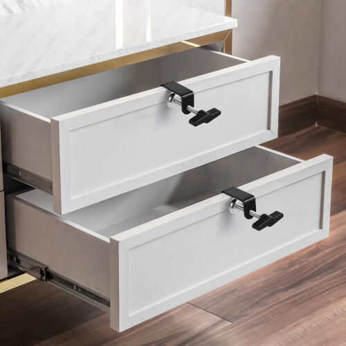 2 grampos em forma de C para fixação e retenção de mesa 2