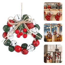 Mini-Weihnachtskranz im Vintage-Stil mit Glöckchen, Schleife aus Kordel, Tannenzweig und roten Beeren – passend für Weihnachtsbaumschmuck