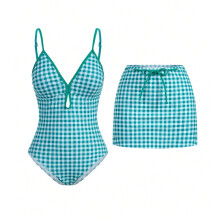 Dames tweedelige zwemsets: geruit badpak met buikcorrigerend effect, bijpassende cover-up rok en zomerse omslagdoeken.