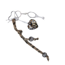 Llavero único de resina con forma de corazón y estampado de leopardo. Llavero elegante con dije para personas con estilo.