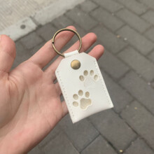 Pet Hair Memorial Keychain – Leather Keepsake Bag for Dog/Cat Hair, Claw Design, Compatible with Pet Lovers' Memory Gifts