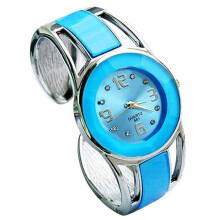 Relógio de pulso feminino Windcarnival Fashion com pulseira de quartzo analógica e caixa redonda com abertura frontal.
