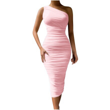 Ärmelloses, pinkfarbenes Ausgehkleid für Damen mit One-Shoulder-Schnitt, schrägem Ausschnitt, figurformendem Material und langem Schnitt – ein