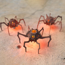 Drewniana figurka pająka 3D z puzzli z oświetleniem Steampunk. Mechaniczna figurka pająka. Ozdoba na biurko z puzzli 3D na Halloween.