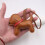 Chaveiro em formato de cachorro, feito de couro sintético resistente à água. 4
