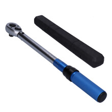 Chave de torque com catraca reversível, alta precisão, botão de liberação rápida, design ergonômico da alça, testada e calibrada.