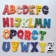 Magnetische Holzbuchstaben, 26-teiliges Set aus Weichholzmagneten für Kühlschrank und Whiteboard, Buchsbaum, passend für Wohndekoration und