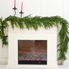 Guirlanda artificial de pinheiro Norfolk de 1,8 m com LED branco quente.