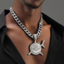 Collier pendentif requin style hip-hop avec chaîne cubaine Miami de 13 mm, orné de diamants et de bijoux fantaisie.