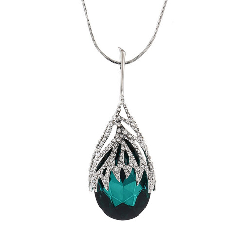 Collana con ciondolo ovale in strass verde 1