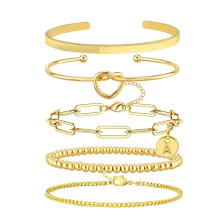 Armbandsset med guldfärgade bokstäver, mynt, hjärta, pärla, stapelbara