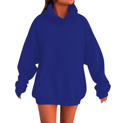 Moletom azul feminino oversized com capuz, manga comprida e forro de lã.
