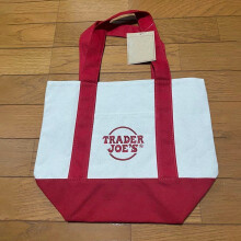 Trader Joe's Pastellfarbene Mini-Canvas-Tragetaschen, limitierte Auflage 2025, offene Tragetasche mit Außentasche