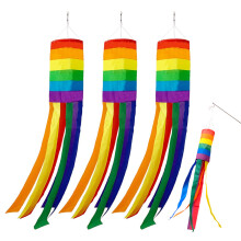 Festliche Außendekoration, flatternder und wirbelnder Polyester-Windsack aus robustem und knitterfreiem Stoff, Hängebanner mit Regenbogenmuster für