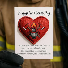 Feuerwehr-Taschenumarmungs-Token – Rotes Erinnerungsstück