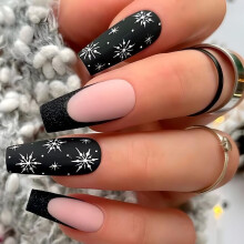 Lot de 24 faux ongles longs en forme de cercueil, à coller, ornés de strass et de paillettes, décorations de Noël pour femmes.
