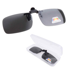 Occhiali da sole con lenti antigraffio rivestite, occhiali da sole polarizzati ribaltabili con materiale TAC di alta qualità, leggero e resistente.