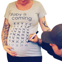 Camiseta de maternidade confortável com mangas curtas, moderna e estilosa para novas mamães, blusa de gestante em tecido antialérgico para