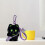 Pingente de crochê preto para celular com alça removível e chaveiro. 4