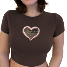 Dámský slim střih crop top, maskáčové tričko s krátkým rukávem a výšivkou srdce, grafické tričko s kulatým výstřihem, žebrovaný