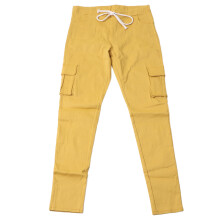 Calça cargo masculina com cintura elástica, confeccionada em sarja de algodão stretch, modelagem slim fit com 5 bolsos para um visual casual