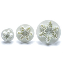 Non-Stick Surface, Unique Snowflake Design For Enchanting Desserts, Food Grade Plastic Snowflake Cutters With Easy To Clean And Use Feature, Cake