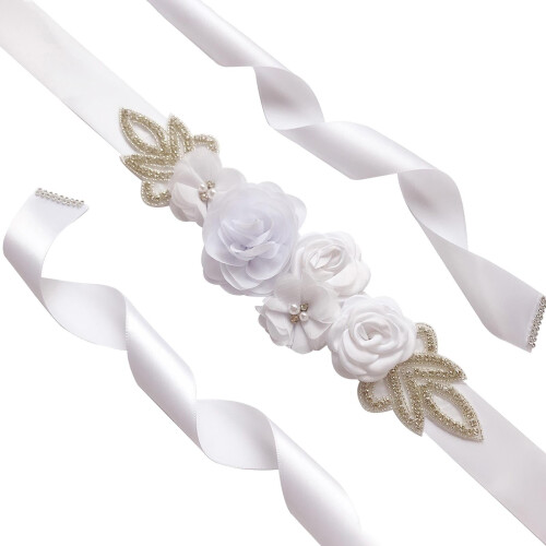 Hvitt sateng brudebelte med blomsterperledetaljer 1