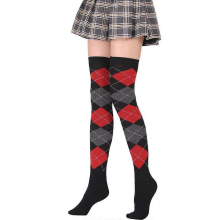 (Red) Calze lunghe fino alla coscia da studentessa, stile college europeo, vintage, con motivo scozzese a rombi colorati, elastiche sopra il ginocchio