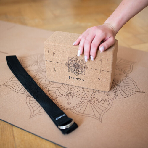 Set de yoga: tapete de corcho, bloque y correa 2