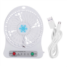 Ventilador de mesa com velocidade ajustável e carregamento via USB, operação silenciosa, ideal para cuidados diários. Troca de bateria fácil,