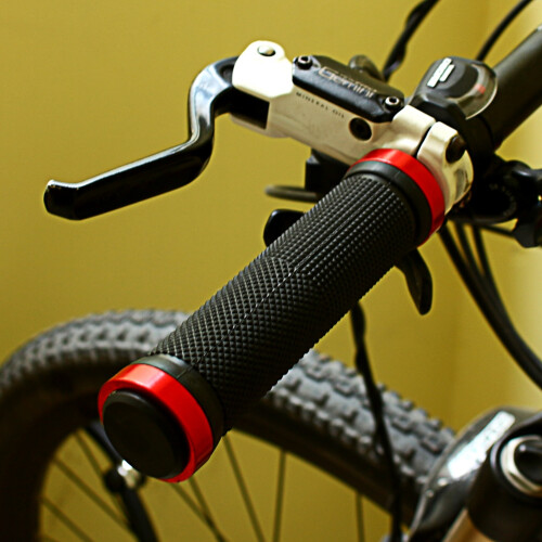 Red Anti-Slip Lock-On Grips 1