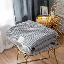Chic fleece tæppe, blød mikrofiber polyester, vendbart design til brug hele sæsonen. Tæppe der tilbyder praktisk beskyttelse, 70x78,7 tommer.
