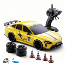 Auto radiocomandata da drift per adulti, scala 1/20, 2.4G, con luci e pneumatici doppi, veicolo da corsa per bambini, ideale come regalo di Natale o