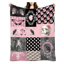 Coperta in flanella con collage gotico, rosa, teschio e scheletro