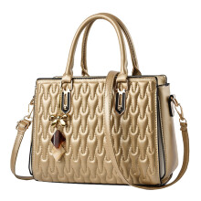Sac à main pour femme, pochette matelassée avec poignée supérieure et bandoulière, cabas avec pendentif