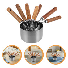 Set di 8 misurini in acciaio inox con manico in legno ETEREAUTY per preparazioni di precisione in cucina.