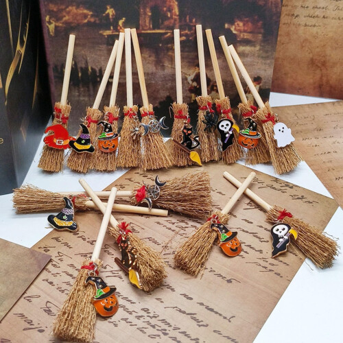Adorable mini balai de sorcière décoratif pour Halloween