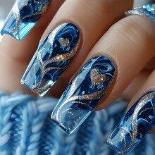 24 Unhas Postiças Curvas Douradas, Unhas Postiças Quadradas Médias com Gradiente Azul Brilhante e Desenho de Coração, Compatíveis com Cola de