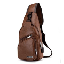Herre læder slynge brysttaske USB hul rejse crossbody taske