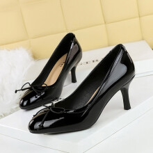 Sapatos de salto fino com laço e bico redondo para mulheres, ideais para o trabalho.
