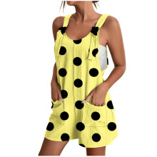 Tuta corta in lino da donna con spalline regolabili, modello ampio e comodo con stampa grafica e tasche.